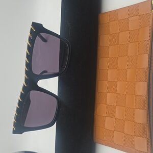 Stella McCartney Black W/ Gold Accent Chains Square Sunnies (NWOT)✨️🖤✨️